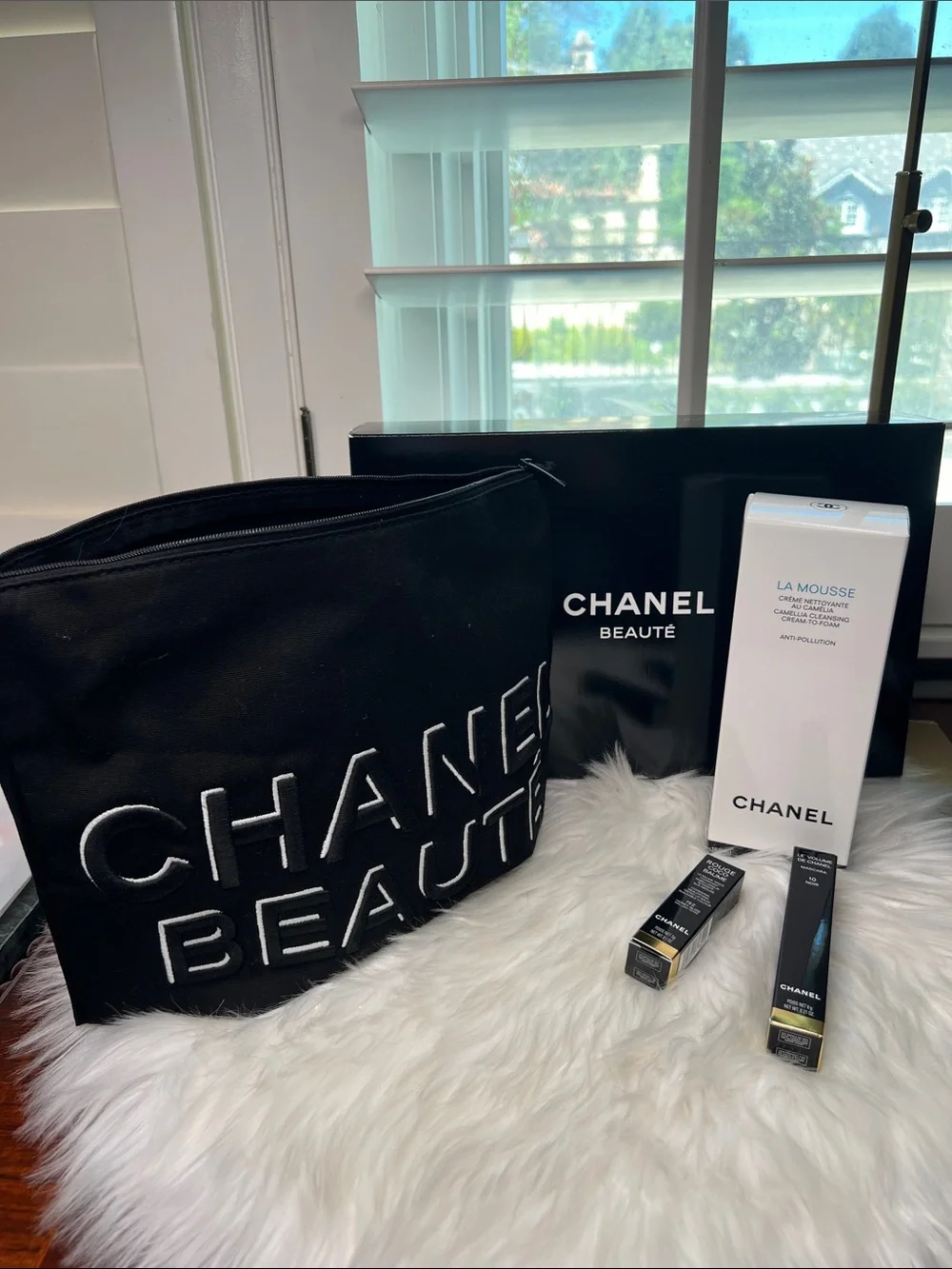 CHANEL BEAUTY Set: La Mousse, Volume Mascara &Rouge Coco Baume With Cosmetic Bag
